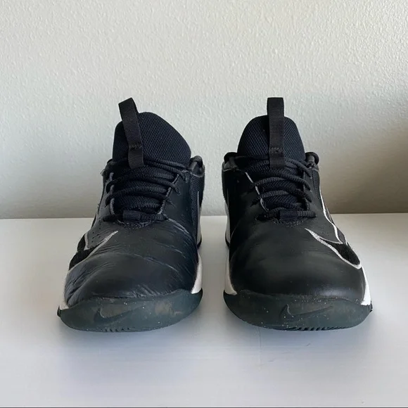 Nike, Black/White Hustle Quick 3 Basketball Shoes, Size 6 - Picture 2 of 9